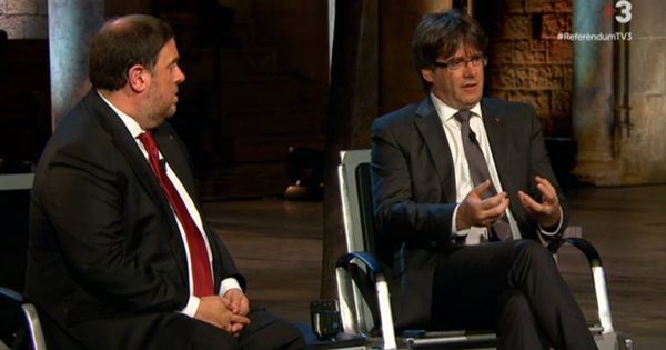 Foto: Un momento de la entrevista de Oriol Junqueras y Carles Puigdemont en TV3. 