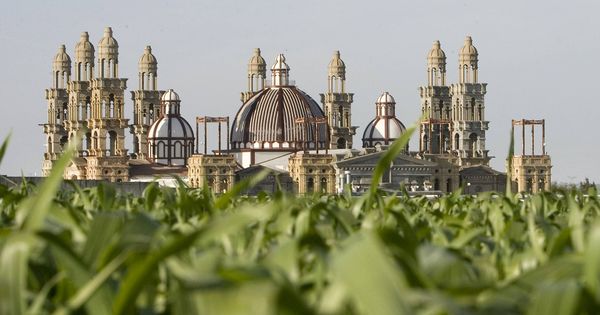 Foto: Basílica del Palmar de Troya en la provincia de Sevilla (EFE)