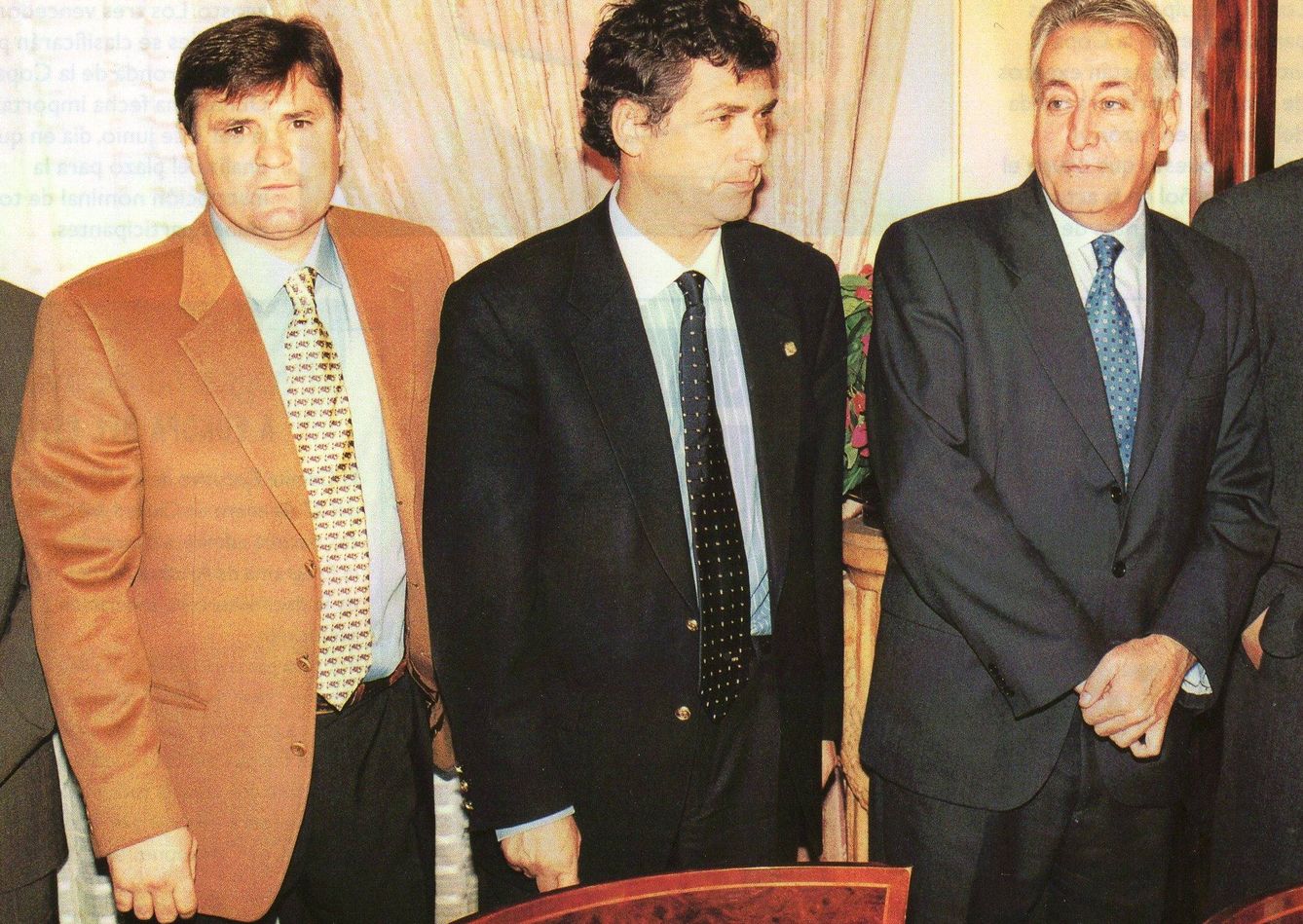 José Antonio Camacho, junto a Ángel María Villar y Paco Villar.  