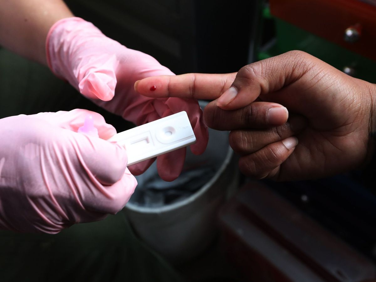 Foto: Una prueba de VIH en una imagen de archivo. (EFE/Guzmán)