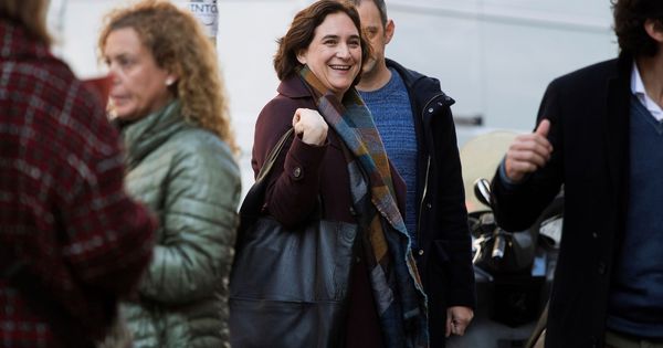 Foto: La alcaldesa de Barcelona, Ada Colau, tras advertir que no acudiría a la recepción al Rey. (EFE)