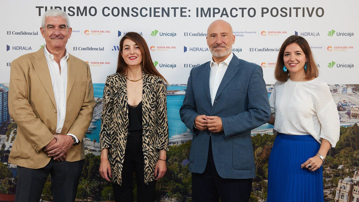 Marta Olea de la Junta de Andalucía junto a Ángel Navarro, José Luis Losa y Laura Cruz de El Confidencial.