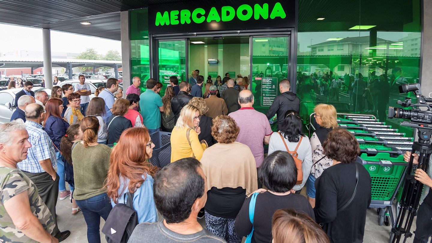 Primer supermercado abierto en Portugal, en Vila Nova Gaia, Oporto. (EFE)