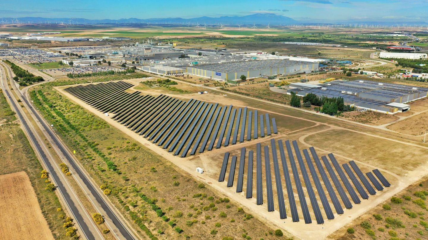 A la generación solar, la planta de zaragozana de Figueruelas sumará este año la producción eólica.