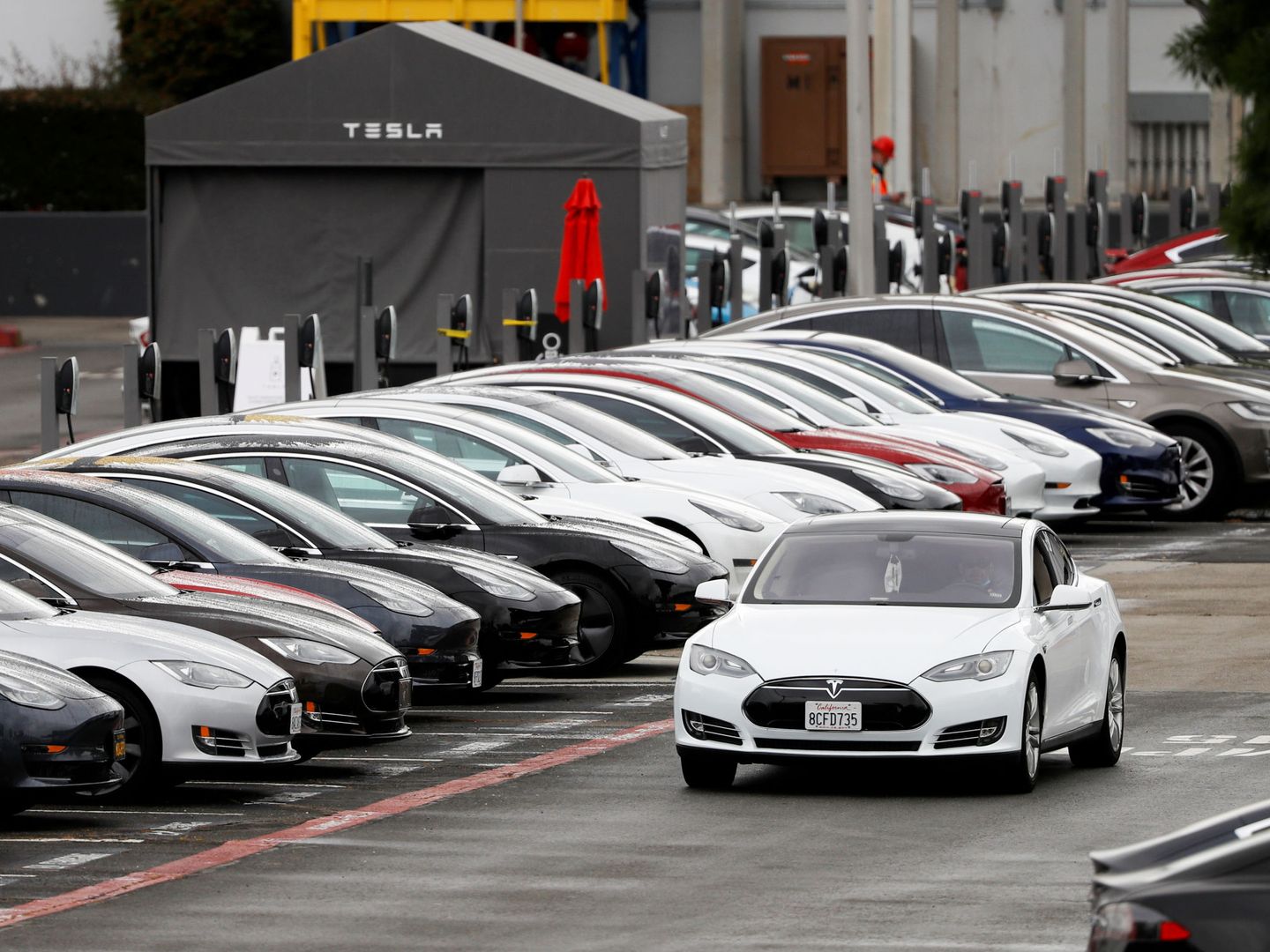 Coches de Tesla. (Reuters)