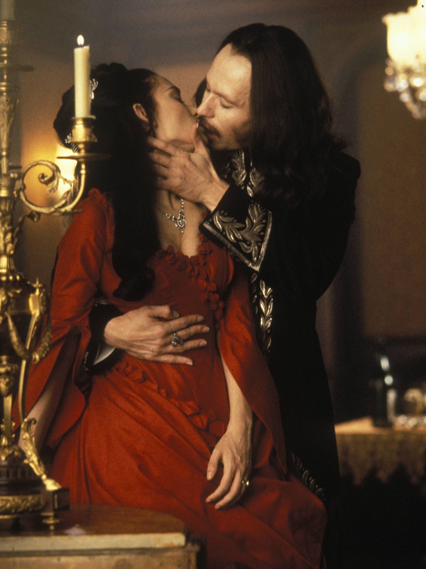  Winona Ryder y Gary Oldman, en 'Drácula, de Bram Stoker'. (CP)