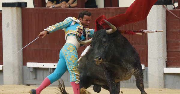 Foto: El diestro Antonio Ferrera en la faena a su segundo toro.(EFE)