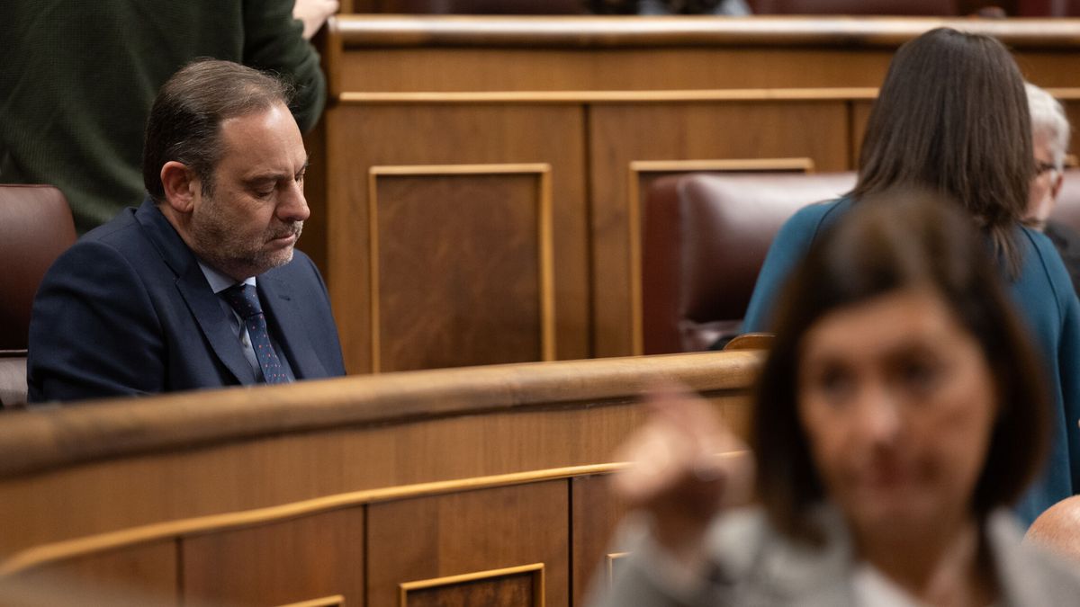 La dirección del PSOE da 24 horas a Ábalos para entregar su escaño por su "responsabilidad política" 
