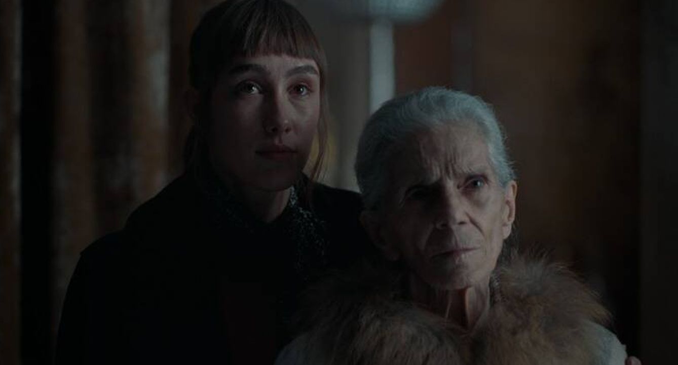 Almudena Amor y Vera Valdez en 'La abuela', de Paco Plaza