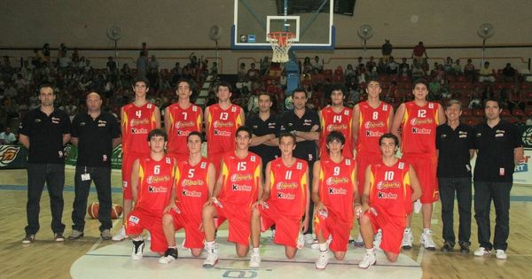 Foto: Selección española cadete de 2006 al completo, con Ricky Rubio (dorsal nueve).