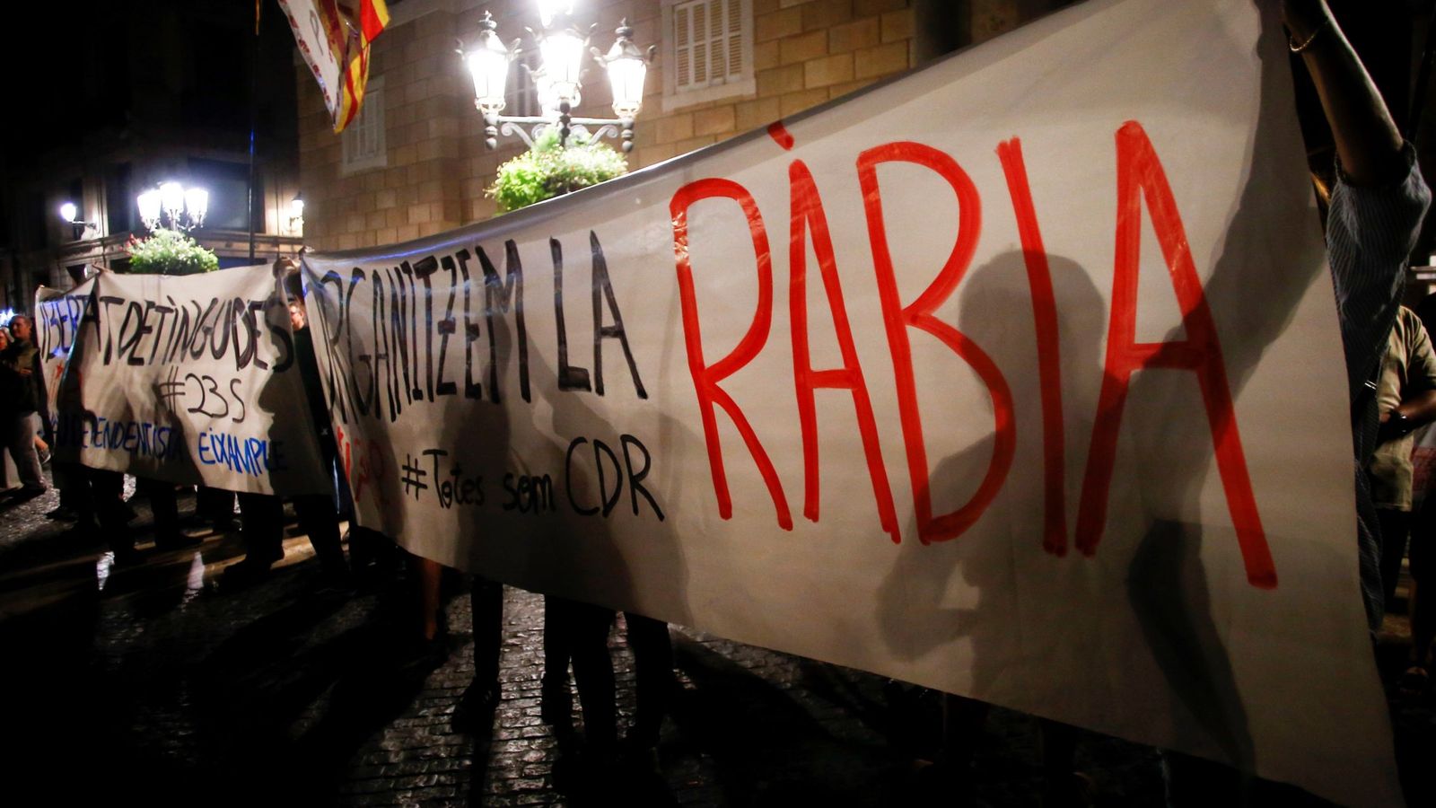 Foto: Concentración independentista en Barcelona en apoyo a los CDR detenidos. (EFE)