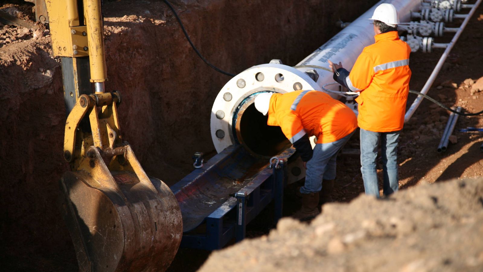 Foto: Pruebas de funcionamiento del gasoducto submarino en Beni Saf (Argelia) en febrero de 2009. (Medgaz)