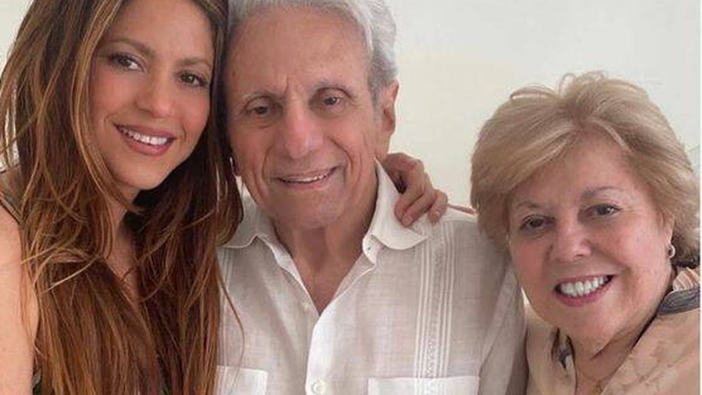  Shakira, junto a sus padres. (Instagram/@shakira)