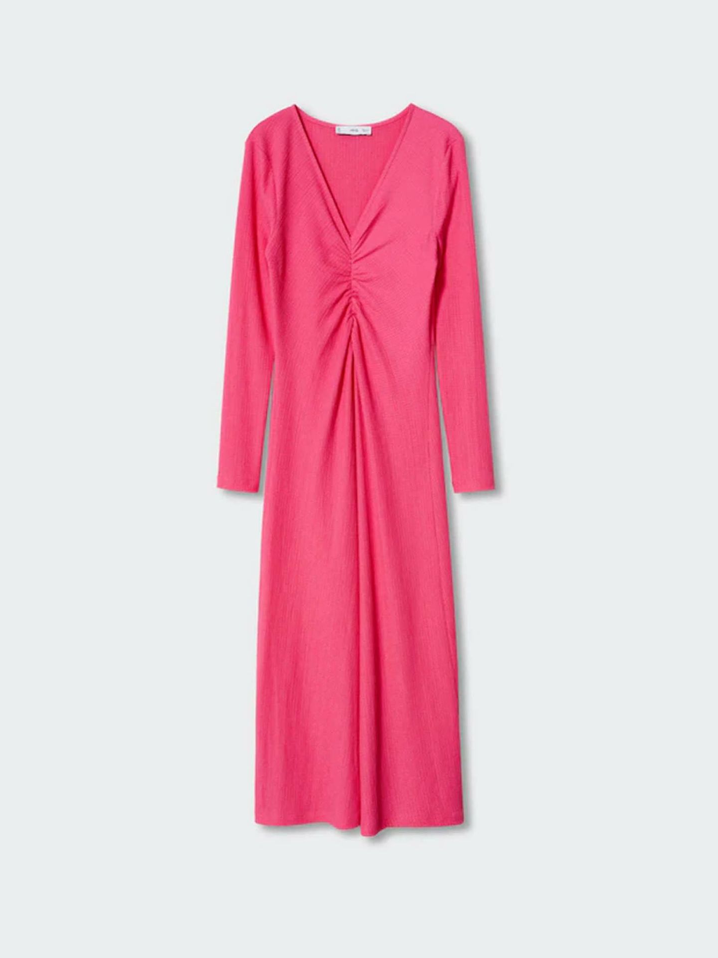 El vestido rosa de Mango ideal para tallas curvy al puro estilo 'barbiecore'. (Cortesía)