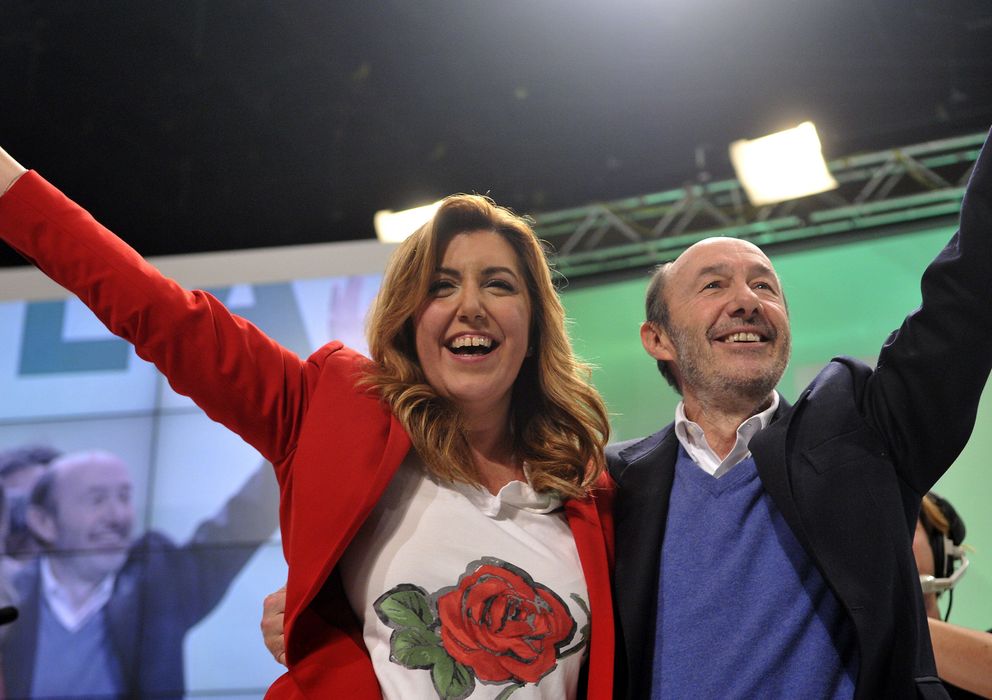 Foto: Susana Díaz junto a Alfredo Pérez Rubalcaba en un congreso del PSOE-A  (Efe)