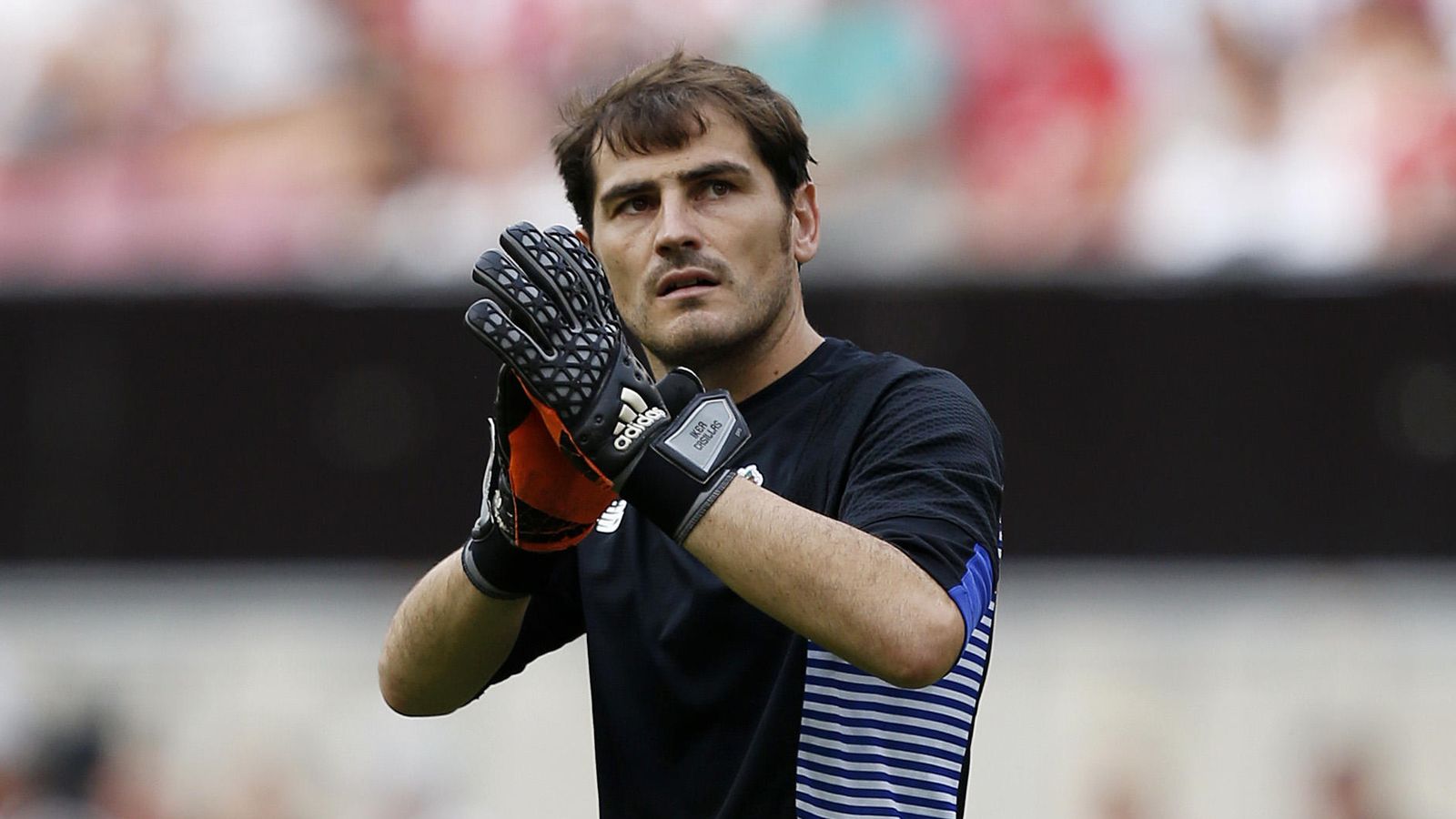 Foto: Iker Casillas decidió en la tanda de penaltis el amistoso Valencia-Oporto (Reuters)