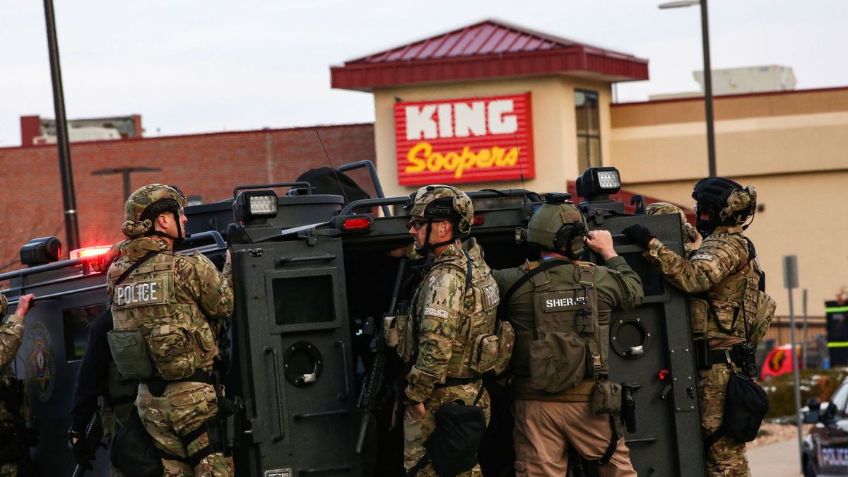 Al menos 10 muertos, incluido un policía, en un tiroteo en un supermercado en Denver