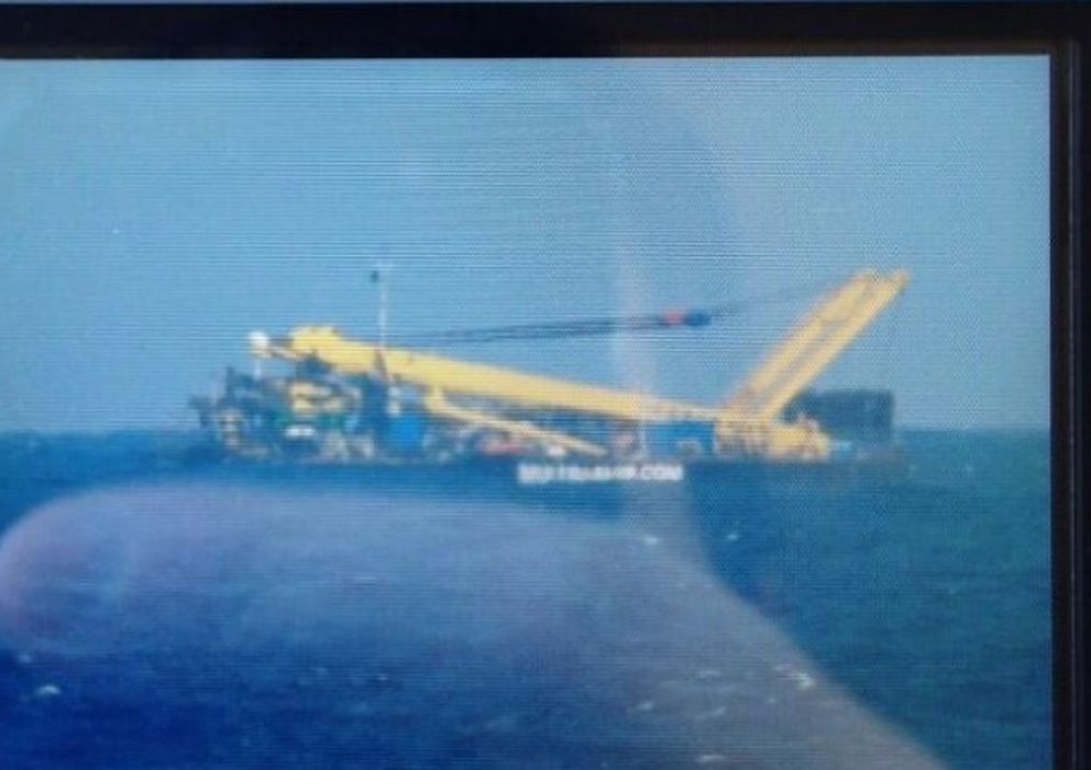 Foto: Una cámara recogía ese presunto avión que en realidad se trataba de un barco. Foto: @JAVICELARD