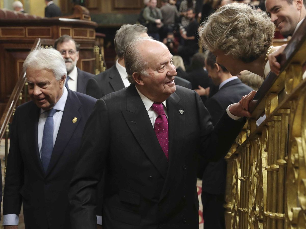 Foto: El rey emérito Juan Carlos y el expresidente del Gobierno Felipe González (i). (EFE)