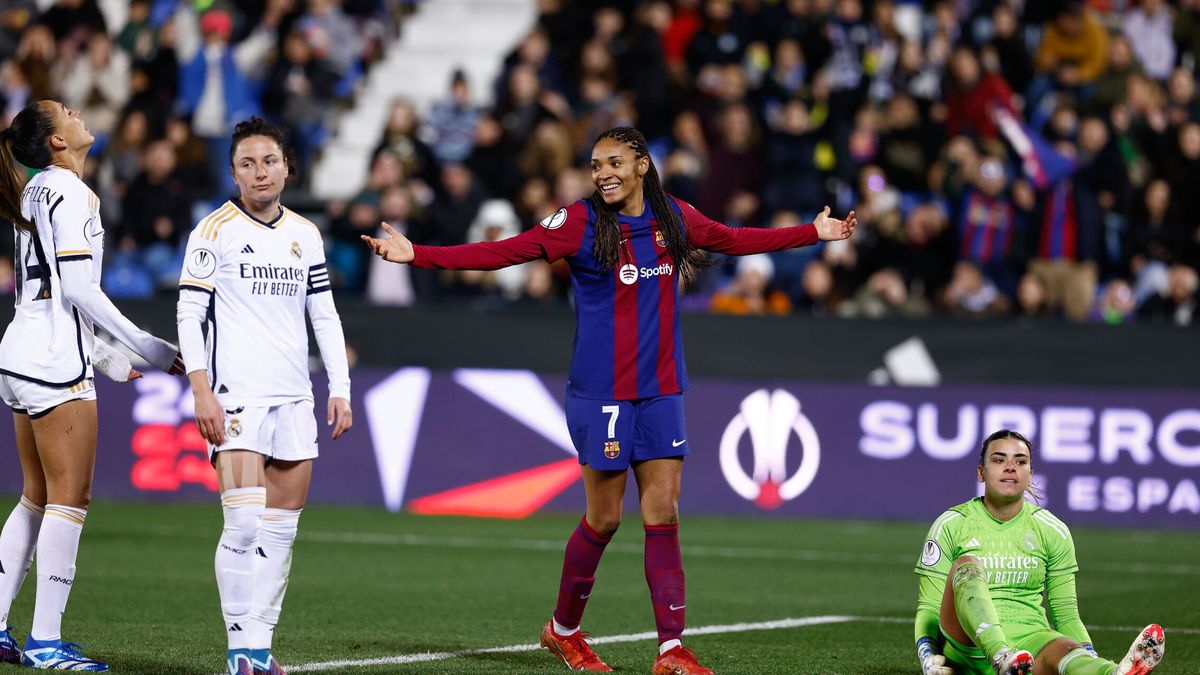 "En el Real Madrid no sabían que el fútbol femenino, aun siendo fútbol, es femenino"