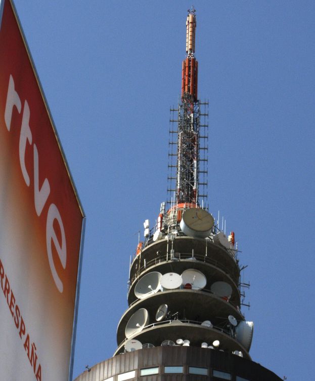 Foto:  Vista de la torre el 'Pirulí', centro de comunicaciones de RTVE. (EFE)