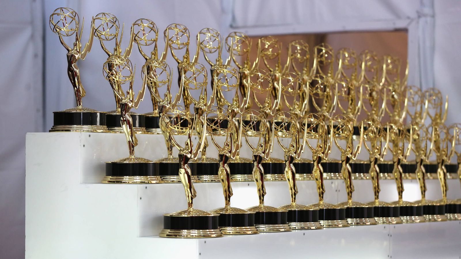 Foto: Las estatuillas de los Emmy preparadas antes de empezar los premios