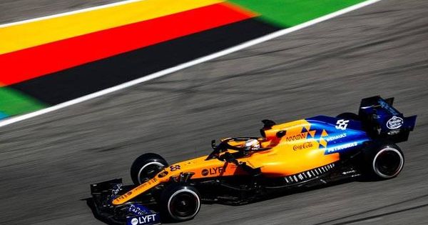 Foto: Carlos Sainz logró entrar en la Q3 en una posición que ofrece grandes oportunidades para una carrera incierta. (McLaren)