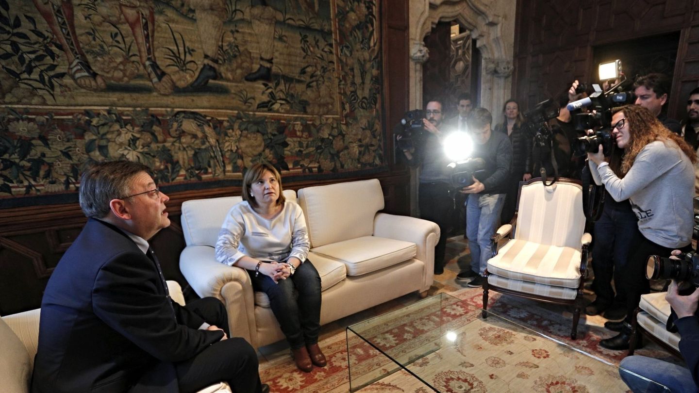 El 'president' Ximo Puig y la popular Isabel Bonig, en un encuentro en el Palau de la Generalitat. (EFE)