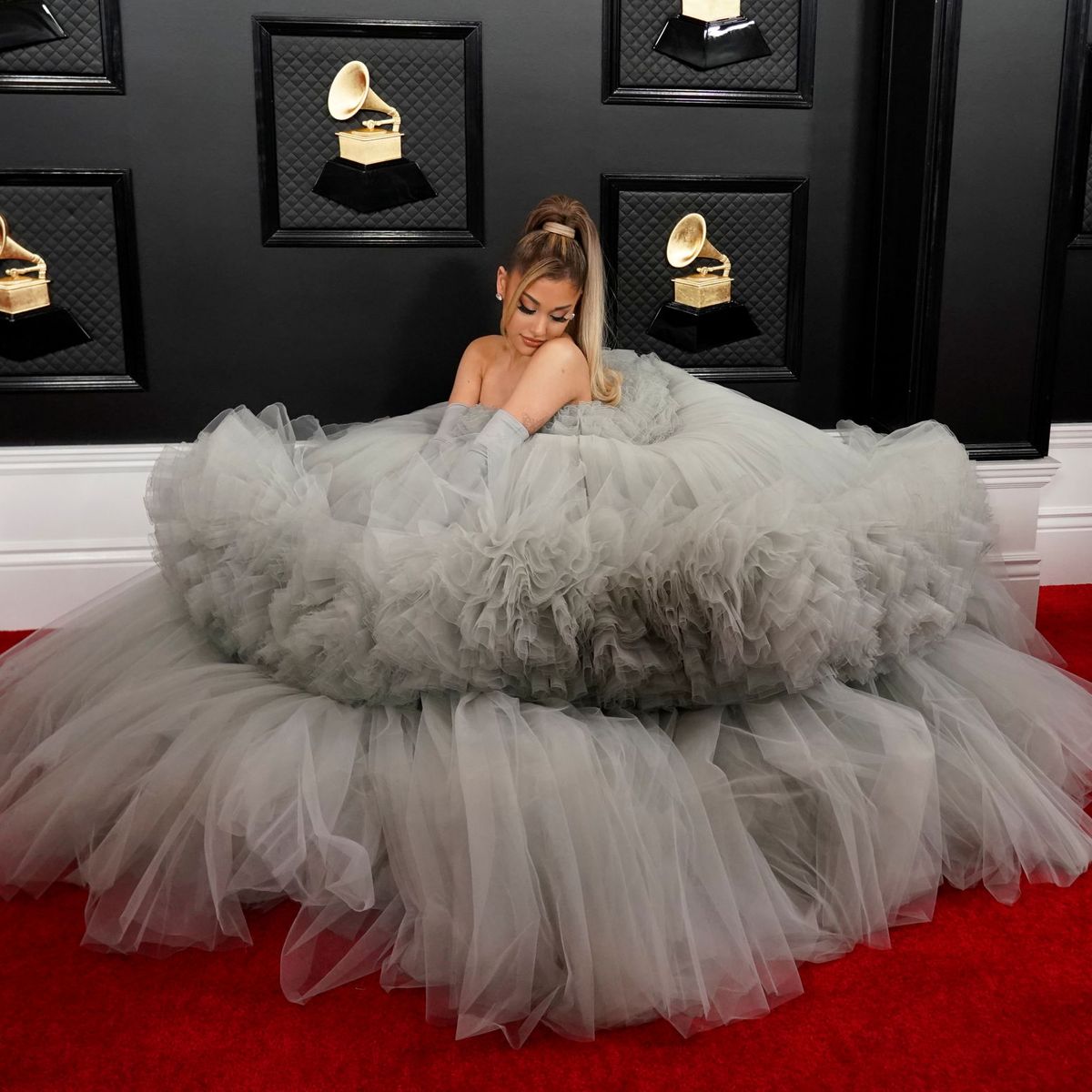 Las sobre el vestido de novia de Ariana Grande
