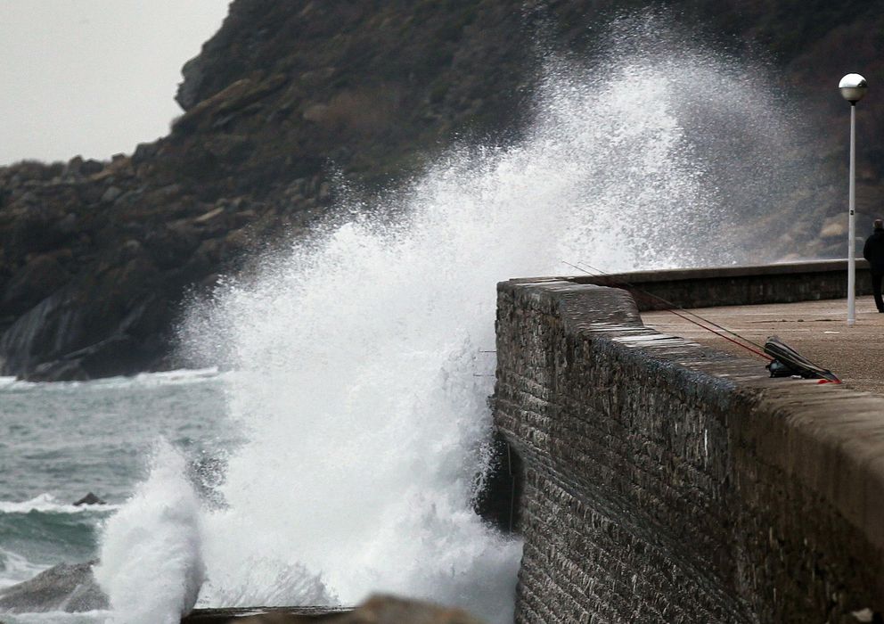 Foto: Se esperan olas de hasta siete metros (EFE)