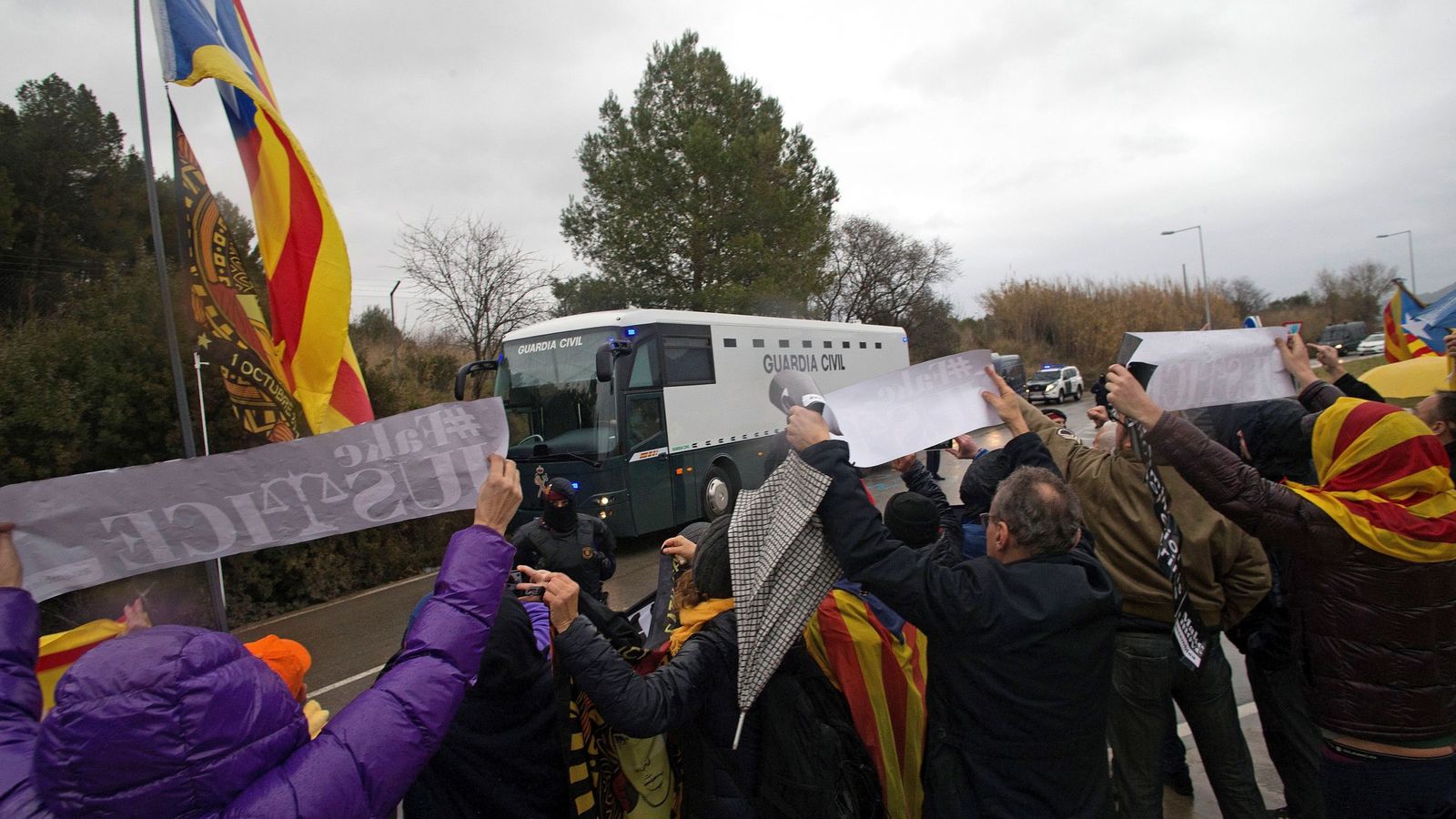 Foto: Los manifestantes que mostraron su apoyo a los presos el pasado 1 de febrero. (EFE)