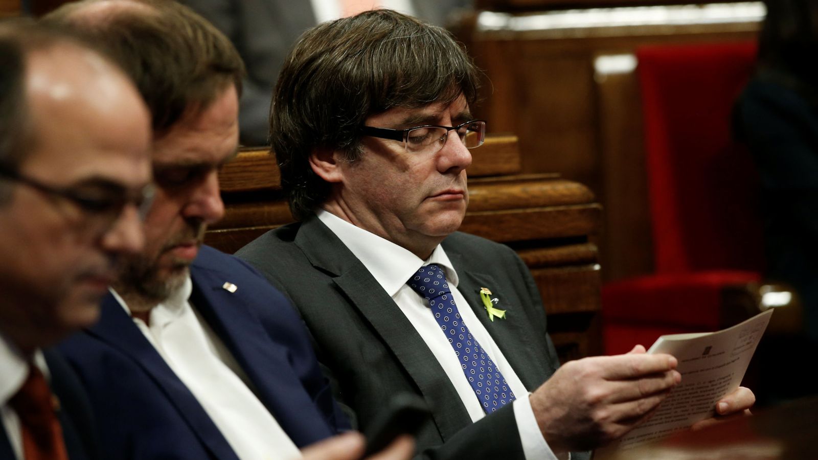 Foto: Puigdemont, durante el pleno del Parlament (Reuters)
