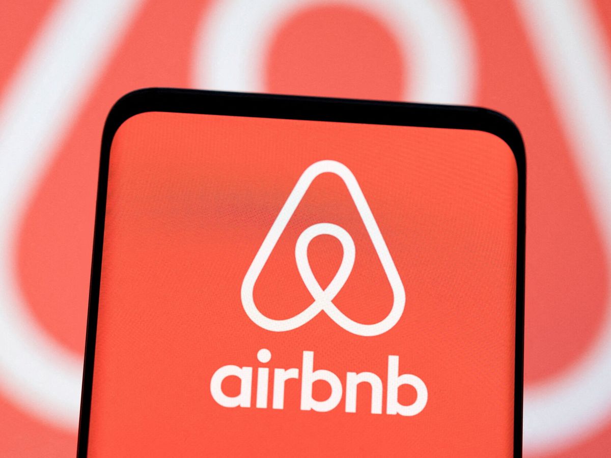Foto: Airbnb se ha convertido en una de las plataformas preferidas de los ciberestafadores (Reuters/Dado Ruvic)