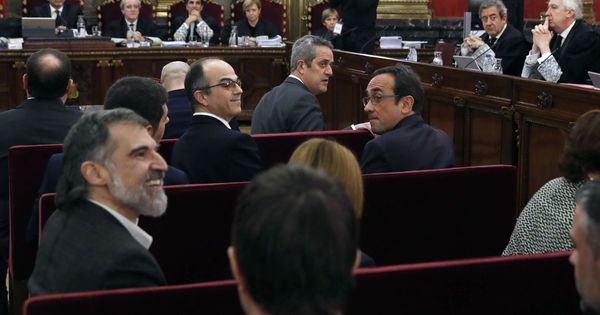 Foto: Los doce líderes independentistas acusados por el proceso soberanista catalán. (EFE)