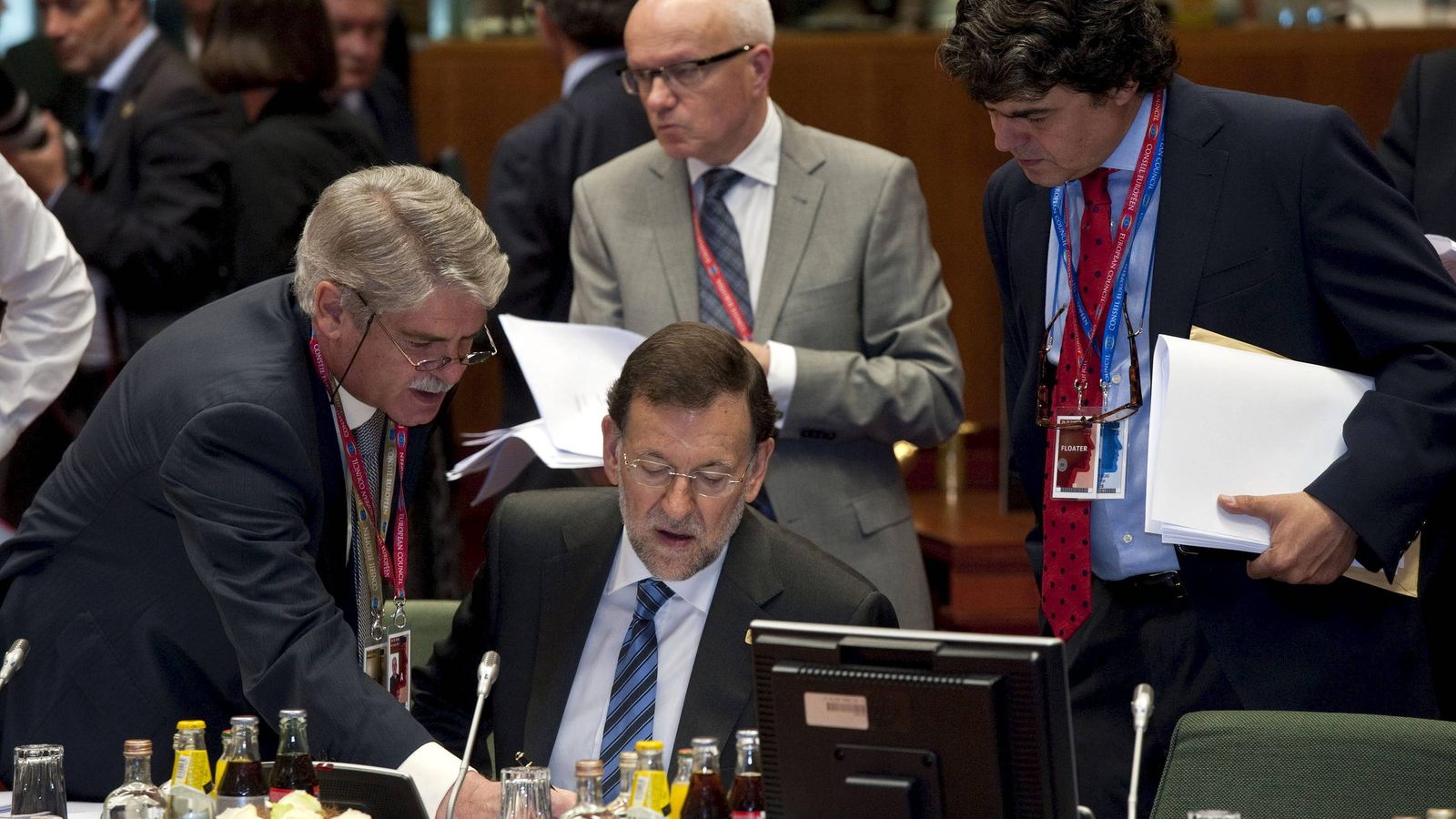 Foto: El ministro de Asuntos Exteriores y Cooperación, Alfonso Dastis, y el presidente del Gobierno español, Mariano Rajoy en el Consejo Europeo de Bruselas. (EFE)
