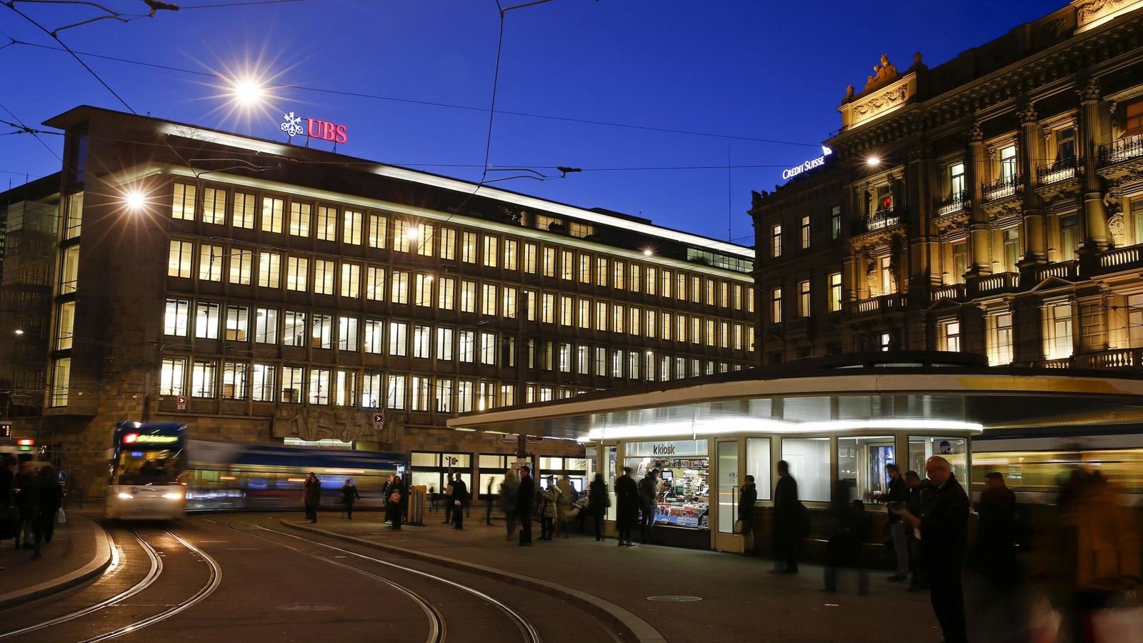 Foto: Las sedes de UBS y Credit Suisse en la Paradeplatz de Zurich (Reuters)