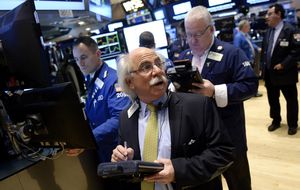 Wall Street se repone del 'palo' de las manufacturas con una fuerte subida