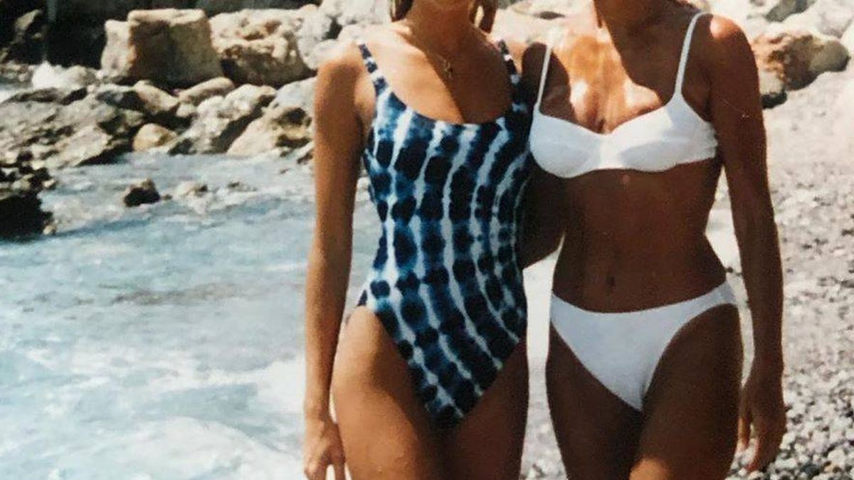 Naty Abascal, Elle Macpherson y su espectacular posado (vintage) en bikini 