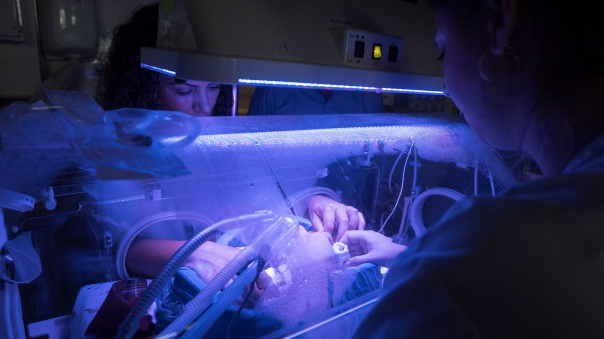 Ocho bebés aislados en Barcelona tras la muerte de dos prematuros por una bacteria