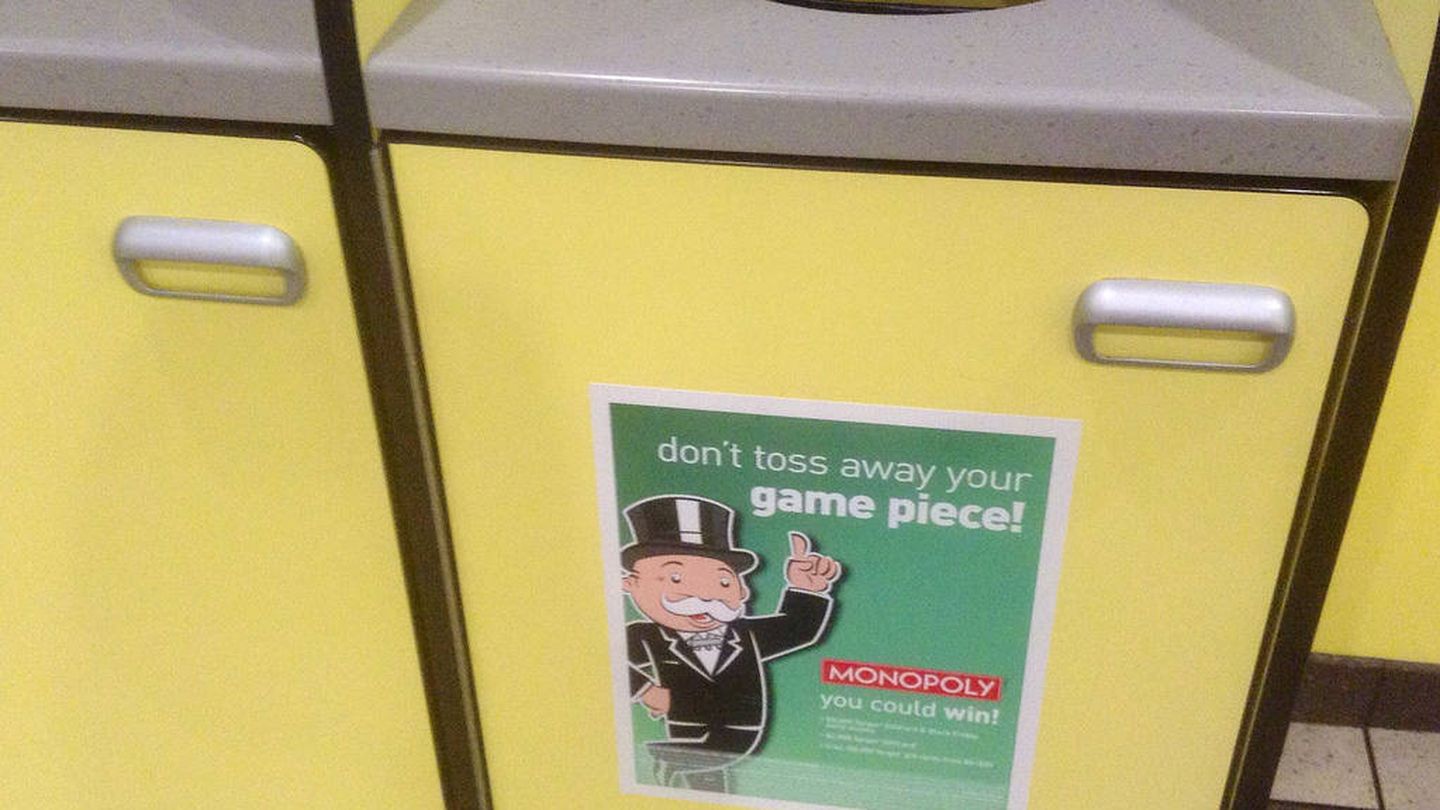 Uno de los anuncios del Monopoly de la cadena de hamburgueserías. (Mike Mozart/Flickr)
