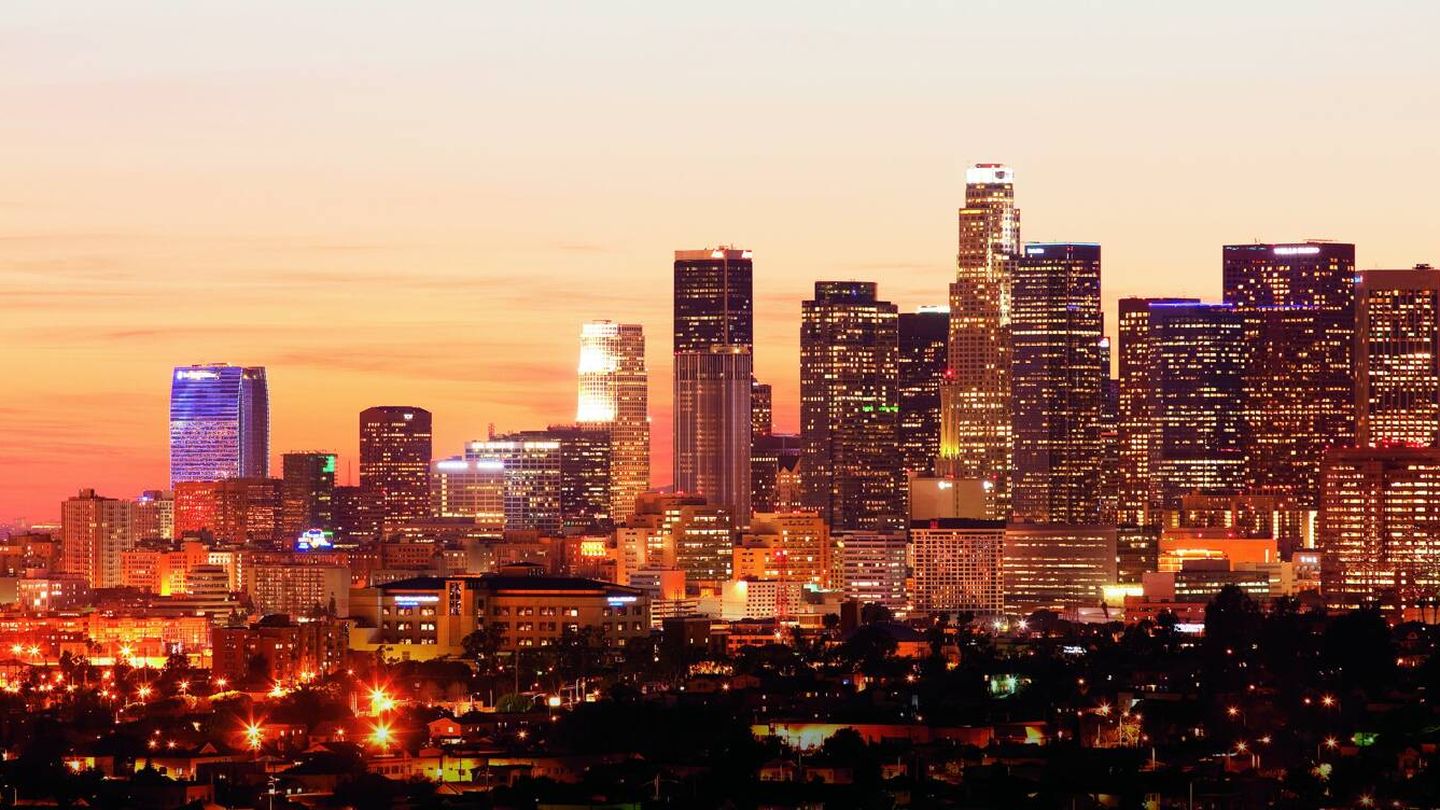 El skyline del Down Town de Los Ángeles al caer la noche. (Brand USA)
