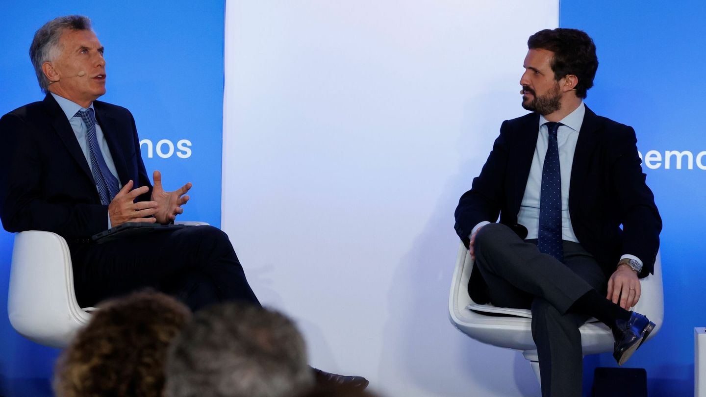 Pablo Casado y Mauricio Macri. (EFE)