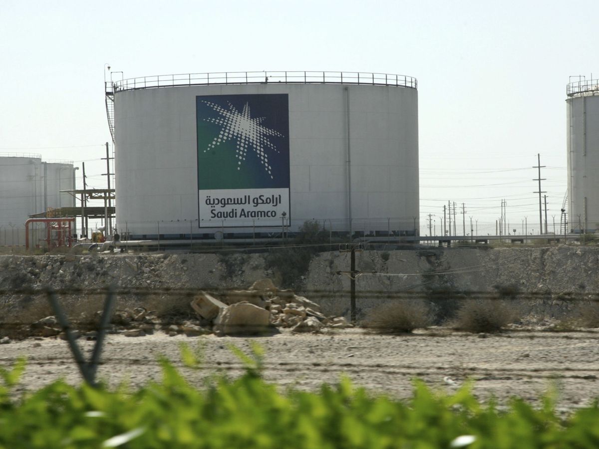 Foto: Tanque de almacenamiento de petróleo de Aramco. (Reuters)