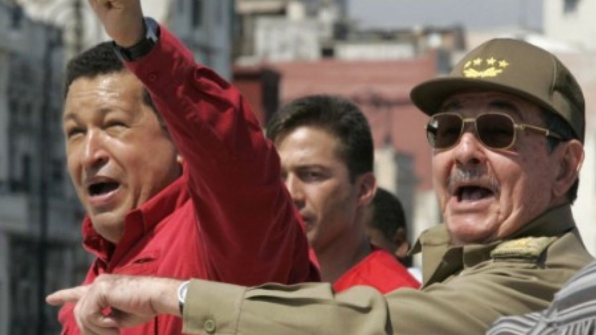 Chávez dice que está llegando la hora de que Fidel Castro se ponga uniforme