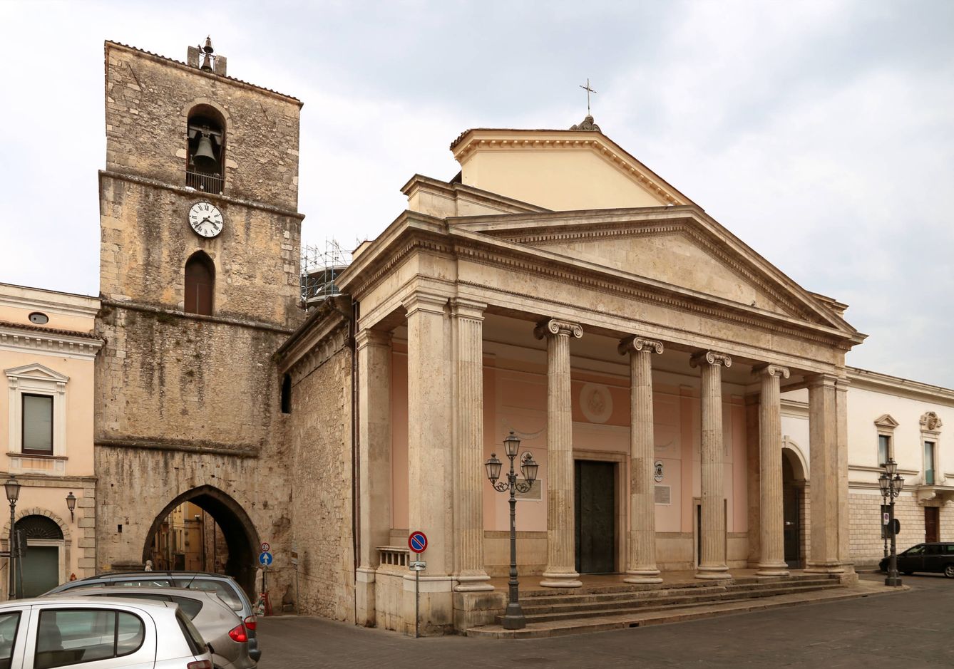 Catedral de San Pietro Apostolo en Isernia, una de las localidades de Molise.