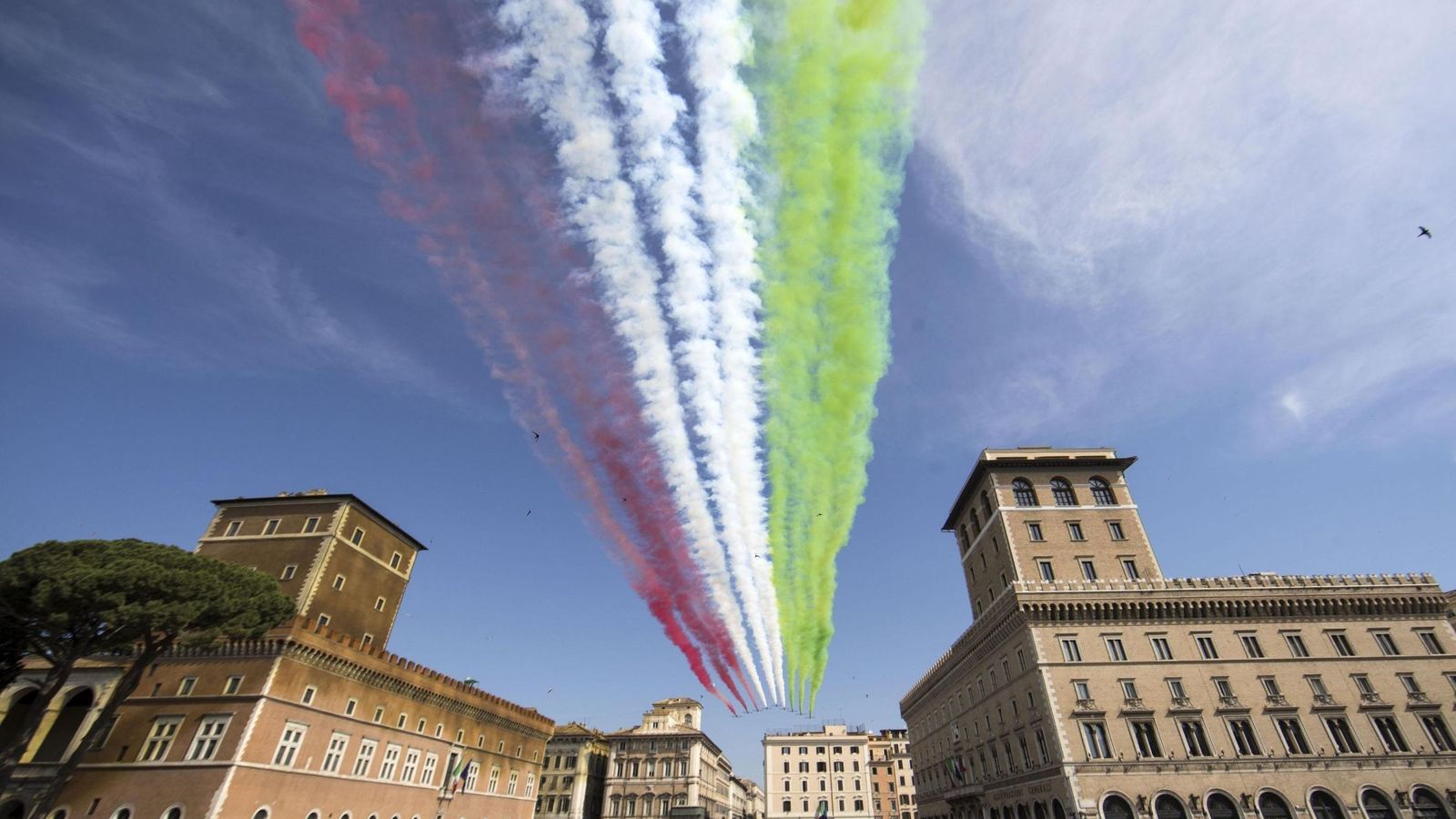 Foto: Aviones pintando la bandera de Italia