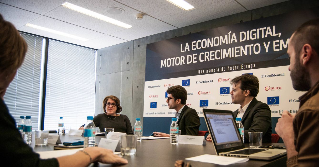 Mesa redonda 'La economía digital, motor de crecimiento y empleo', organizada por El Confidencial y la Cámara de Comercio. (Foto: Carmen Castellón)
