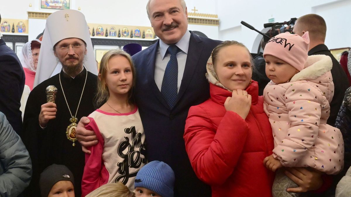 La líder opositora bielorrusa da dos semanas de plazo a Lukashenko para dimitir