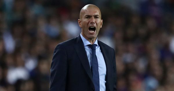 Foto: En la imagen, Zidane durante el partido de ida de la Supercopa de España. (Reuters)