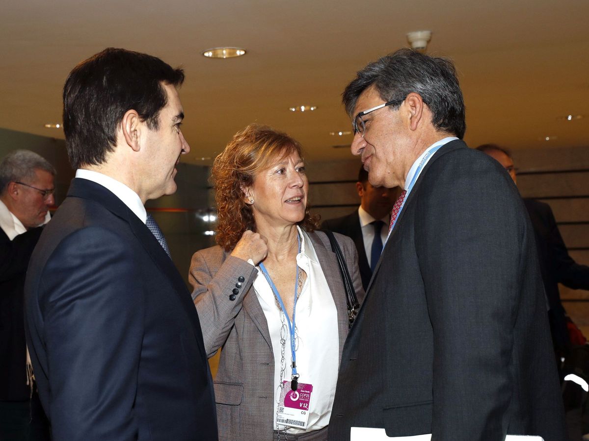 Foto: La subgobernadora del BdE, el presidente de BBVA y el consejero delegado del Santander. (EFE/J.J. Guillén)